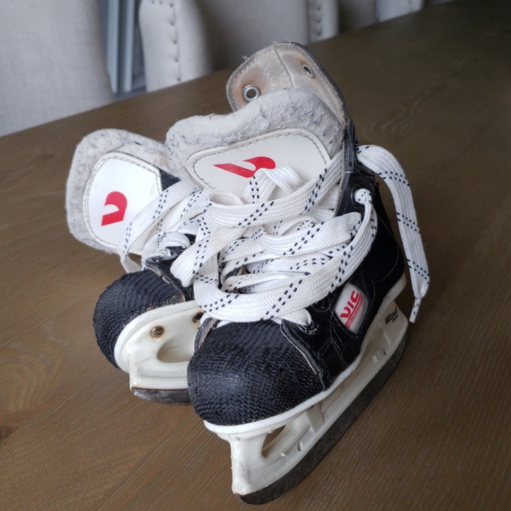 Size 9 ice hockey skates